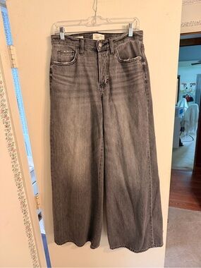 Universal Thread Wide-Leg High-Rise Jeans in Washed Black